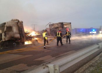 Cortada la autovía Rías Baixas por un incendio en un camión