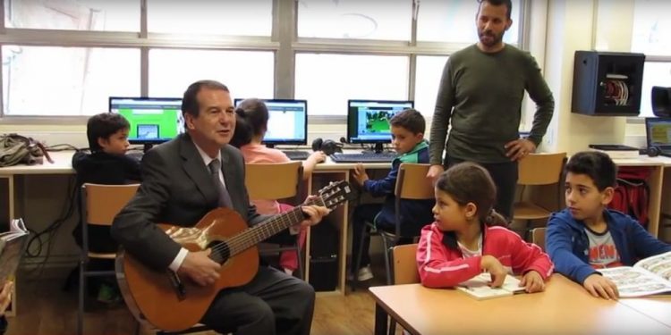 ¿Necesita el alcalde un curso CCC de guitarra?