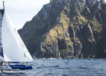 Franck Cammas cruza Cabo de Hornos en un catamarán volador