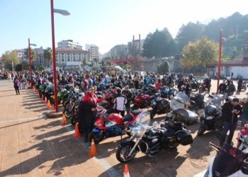 Decenas de «moteros» rinden tributo a las víctimas de los accidentes