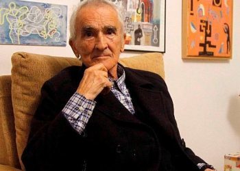 Fallece en Vigo a los 92 años el poeta Carlos Oroza