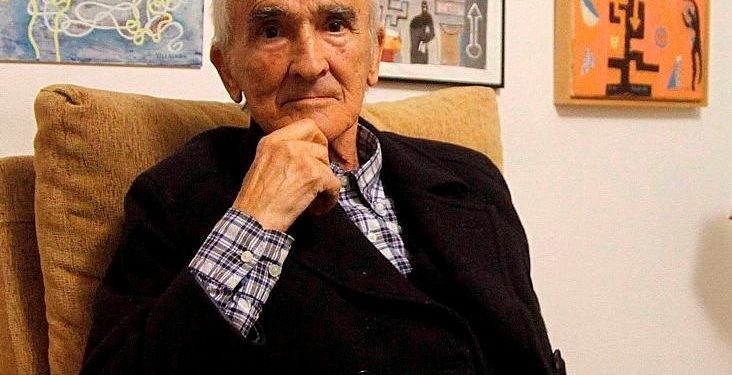 Fallece en Vigo a los 92 años el poeta Carlos Oroza