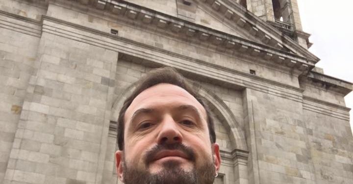 La visita relámpago del humorista Alex O’Dogherty al Casco Vello de Vigo