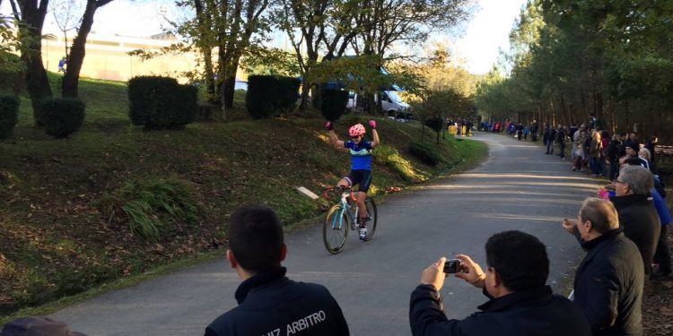 Lucía Vázquez y Paulo González ganan en Dumbría