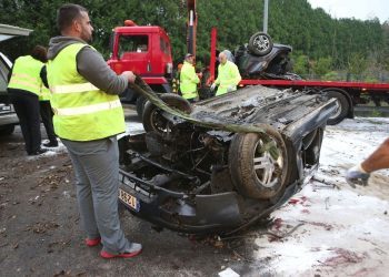 Muere un hombre en Tomiño al volcar su coche