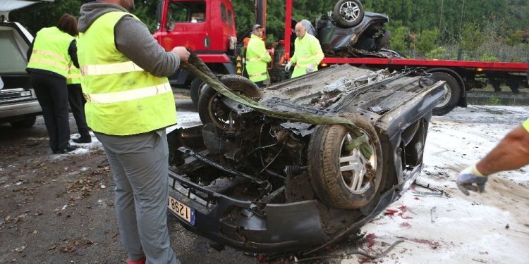 Muere un hombre en Tomiño al volcar su coche