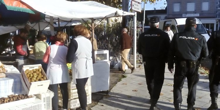 Mucha policía, tranquilidad y algo de tensión en la feria de Redondela