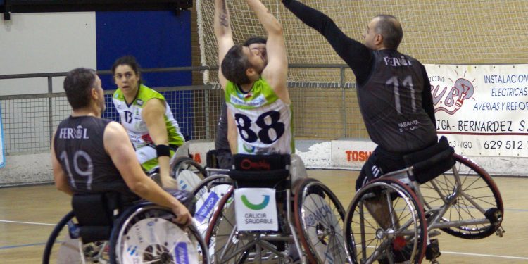 Cómoda victoria en el derbi para el Amfiv, que mantiene la esperanza