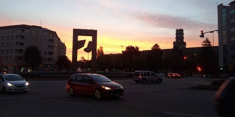 Festa e reparto de uvas na Praza de América para recibir ao 2016