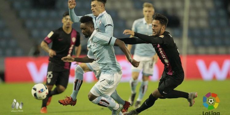 Victoria a paso lento bajo la lluvia