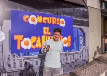 Dos «tocahuevos» superan las 25 horas y decide la picadura de una abeja