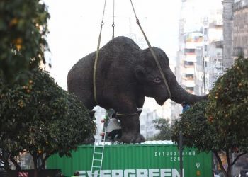 Un gigantesco mamut aterriza en Gran Vía