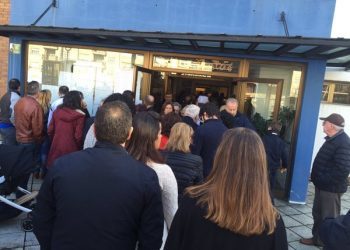 Los colegios electorales de Vigo se quedan sin sobres