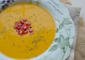 Crema especiada de zanahoria y granada