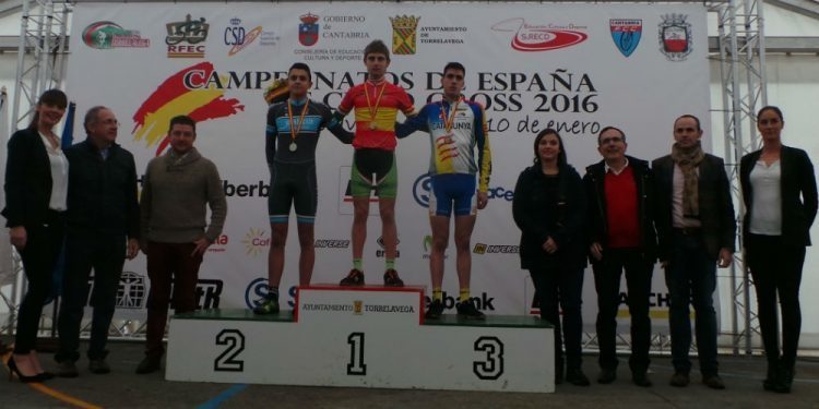 O junior Iván Feijoo completou o triplete de pratas galegas