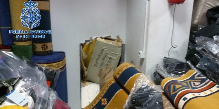 Doce detenidos en Arcade y Fornelos por falsificar 43.000 prendas