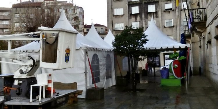 Redondela ultima una carpa para acoger a los Reyes Magos
