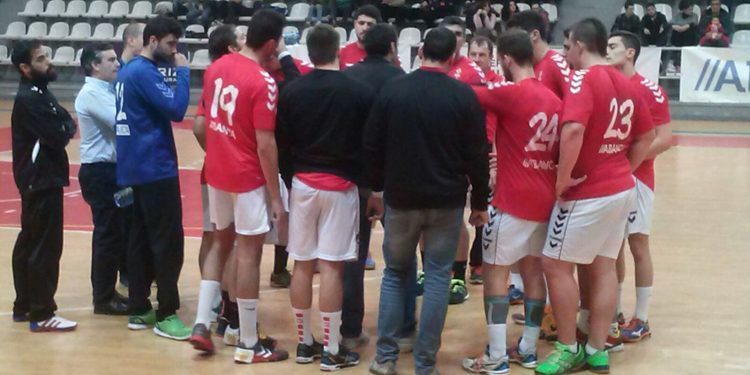 El Octavio gana tres meses y medio después y se reengancha a la salvación