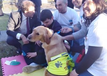 Feijóo destaca el trabajo de Aldeas Infantiles el día que descubre sus instalaciones