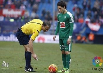 Jota Peleteiro, niño en A Madroa, perdido en Madrid y hombre en Eibar