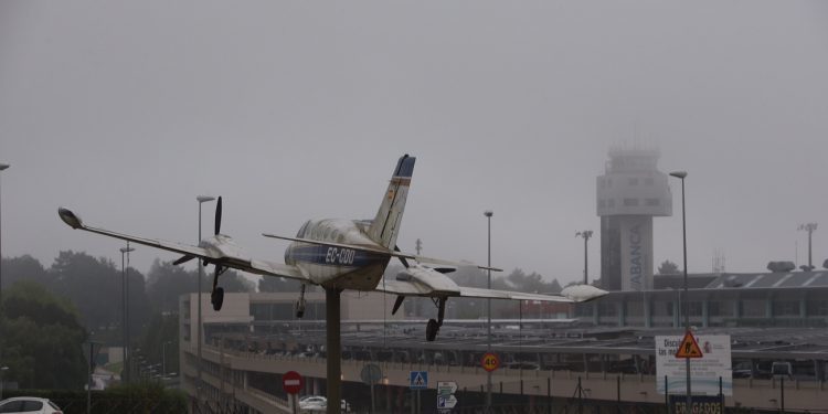 Dos vuelos desviados a Santiago debido a la baja visibilidad en Peinador