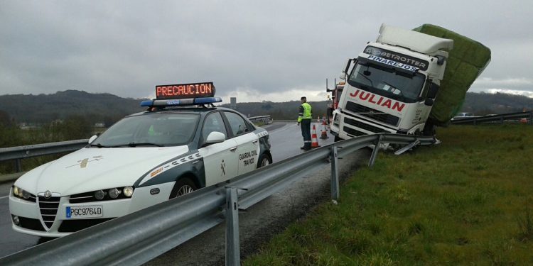 La operación de tráfico de Semana Santa comienza con problemas en la carretera Vigo-Ourense