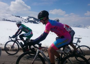 Óscar Justo, del Guerciotti Redondela, brilla en la nieve argelina