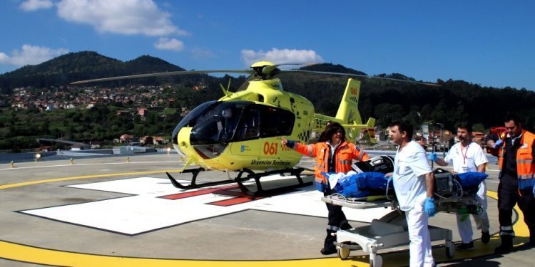 Un simulacro para estrenar el helipuerto del Álvaro Cunqueiro