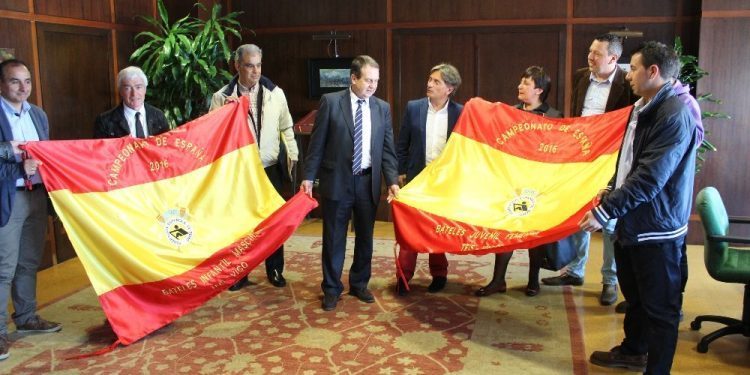 Vigo recibe por primera vez el Campeonato de España de bateles