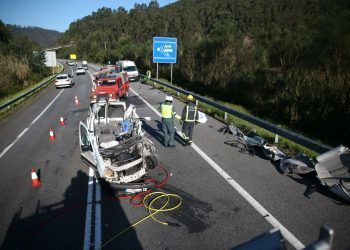 Fallece en Moaña al chocar su furgoneta contra un camión