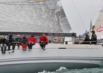 El “Fifty” se lleva el Trofeo AXA en Baiona