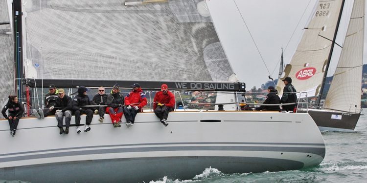 El “Fifty” se lleva el Trofeo AXA en Baiona