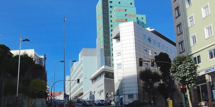 «Abrazo ao Xeral» en defensa de la sanidad pública