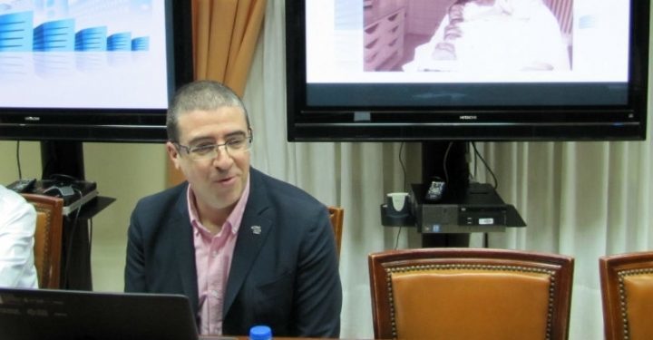 El Colegio de Médicos alertó a Ruibal del peligro para pacientes de Hepatitis C