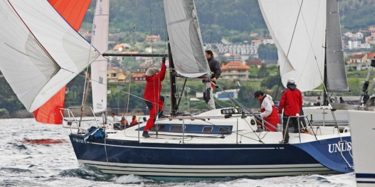 La flota de cruceros regresa a la bahía de Baiona