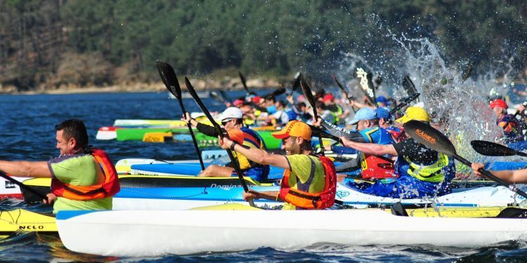 El Club Piragüismo Olívico se estrena con una regata de kayak de mar