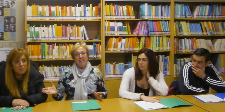 Escolares vigueses recollen fondos para facer un aula na selva de Perú