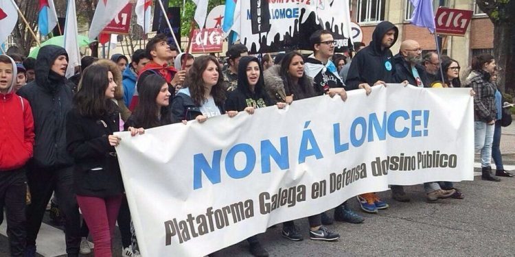 Os estudantes vigueses saen á rúa contra a Lomce