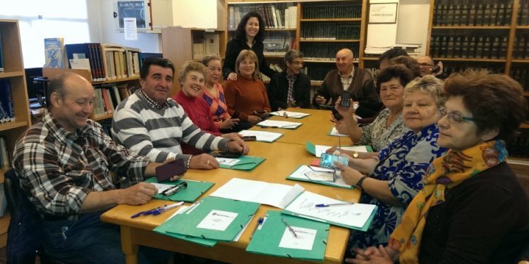 Salvaterra ensina a manexar o teléfono e celebra o día das Letras Galegas