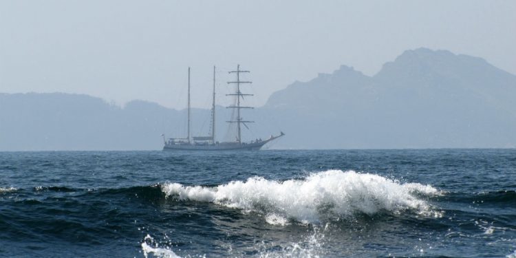 El bergantín goleta «Pogoria» llega a Vigo de arribada