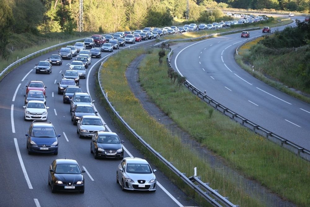 Escribe un reporte Específico carne Atasco kilométrico en la autovía Rías Baixas por las obras - VigoÉ Escribe un reporte Específico carne Atasco kilométrico en la autovía Rías Baixas por las obras - VigoÉ