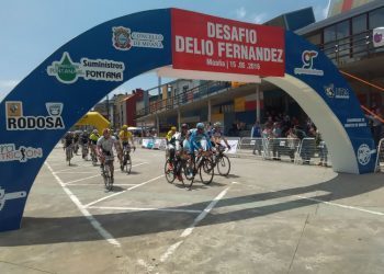 Delio Fernández y su pelotón disfrutaron de una jornada de ciclismo en O Morrazo