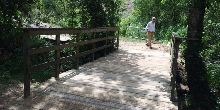 Nigrán substitúe as pasarelas do río Muíños e repara a ponte