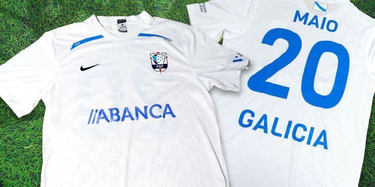 A camiseta da selección galega recupera a cor branca da orixinal do 1922