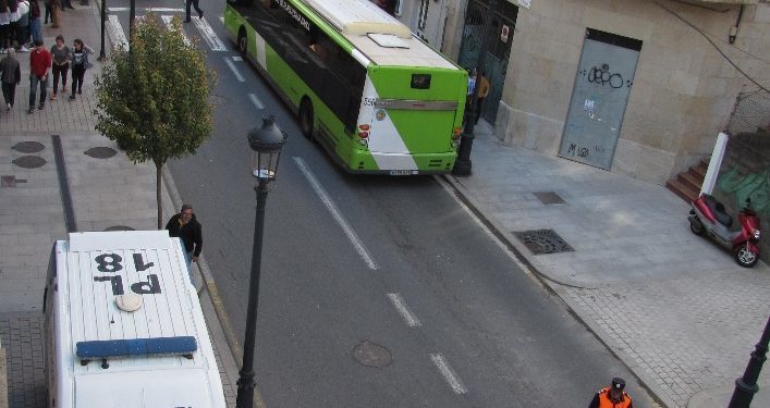 Un niño resulta herido grave al ser atropellado por un autobús urbano en Vigo