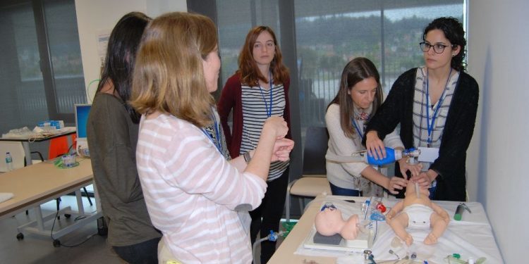 Curso de reanimación en neonatos no Cunqueiro