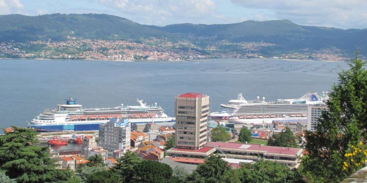 Vistas Castro baluarte Diamante Vigo Puerto cruceros monarch ventura