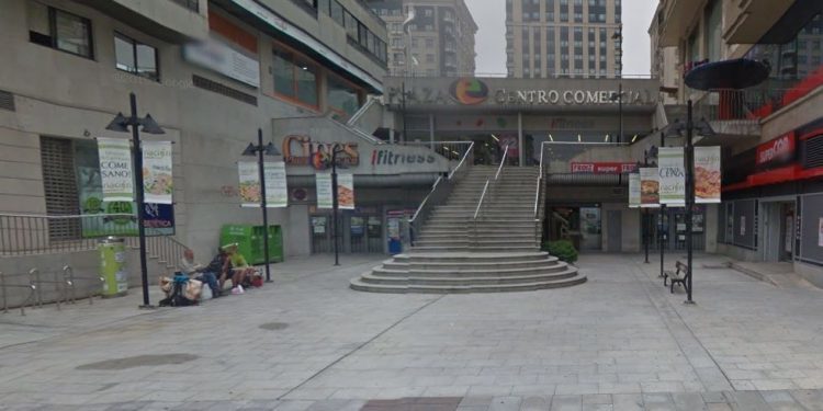 Impiden la entrada a un cine de Vigo a una niña diabética por llevar una mochila con su comida