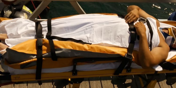 El comité de regatas de Baiona rescata al piloto de una moto de agua en problemas