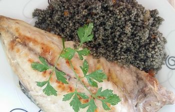 Cuscús negro con jurel a la plancha